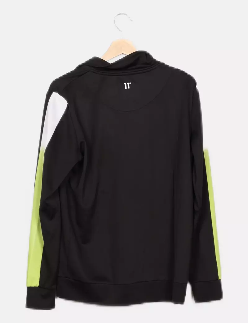 11º Conjunto deportivo negro