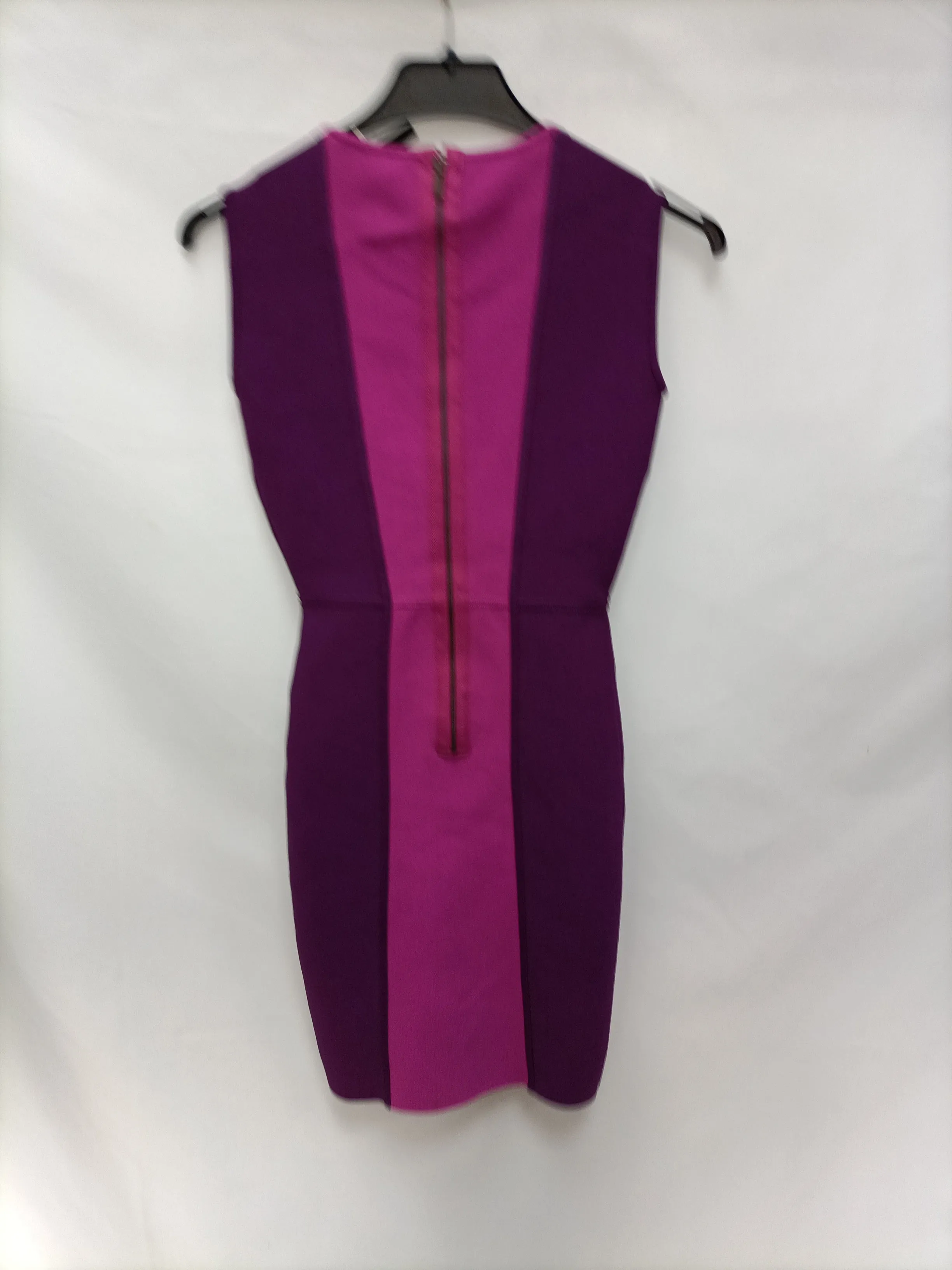 BCBG. Vestido ajustado bicolor T.xxs