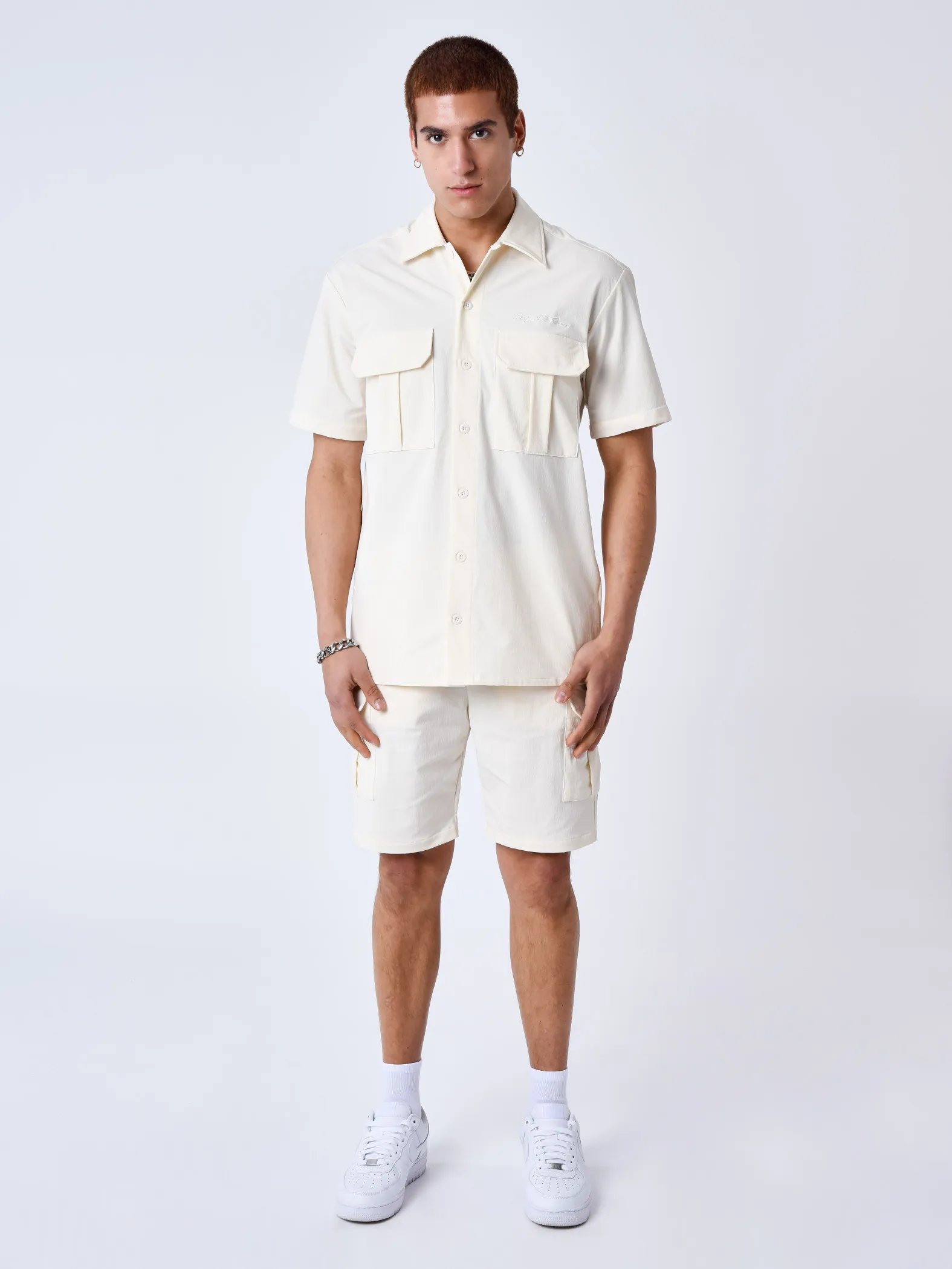 Camisa lisa de manga corta con textura
