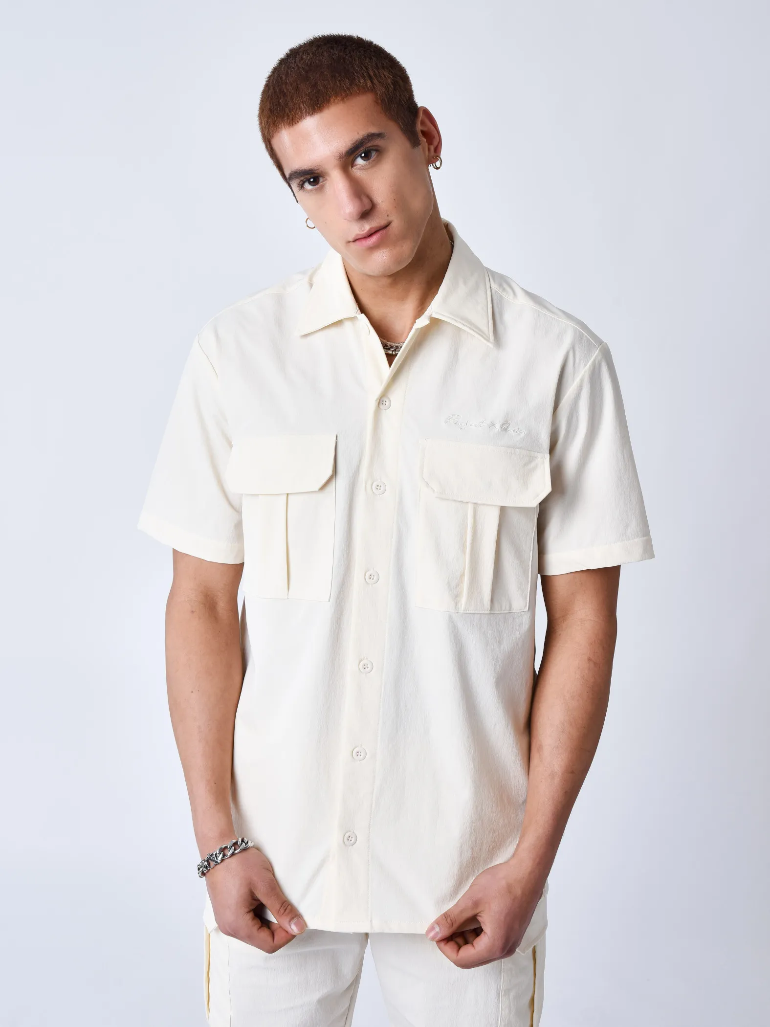 Camisa lisa de manga corta con textura