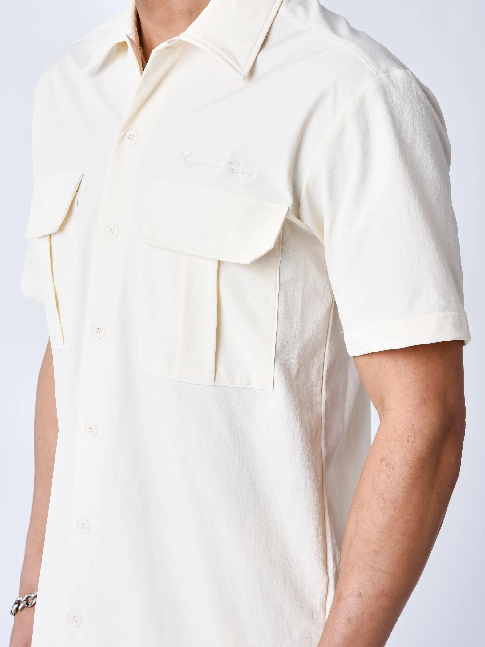 Camisa lisa de manga corta con textura