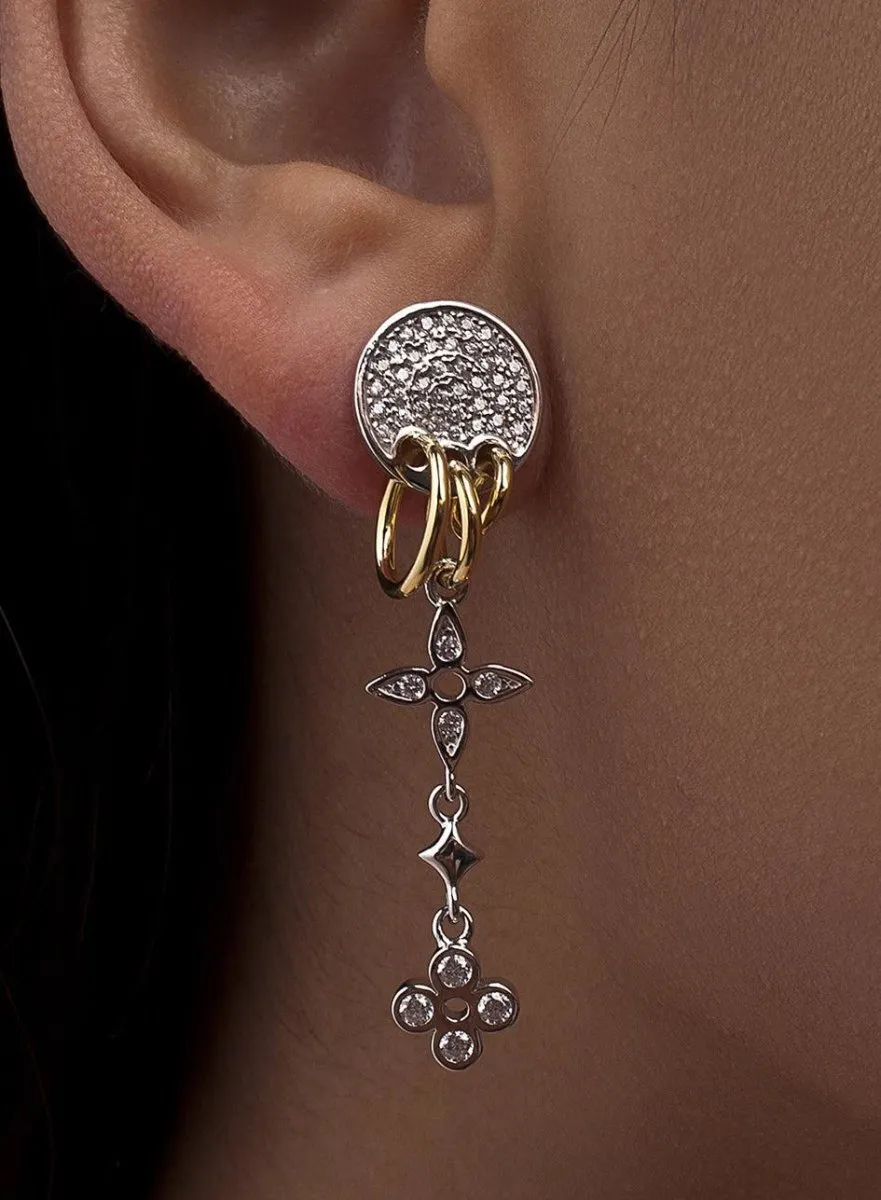 Pendientes largos finos de plata con charms de flores y circonitas