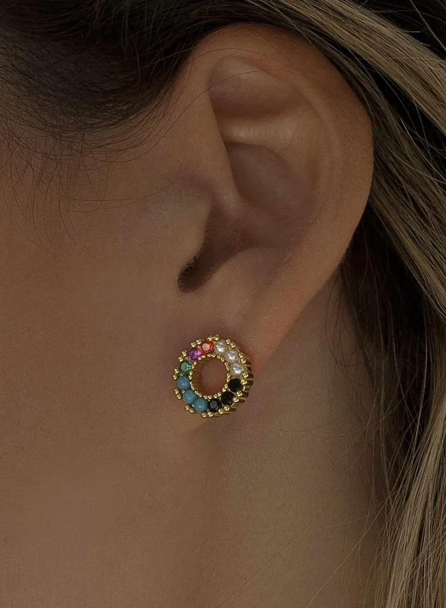 Pendientes pequeos dorados con piedras de colores