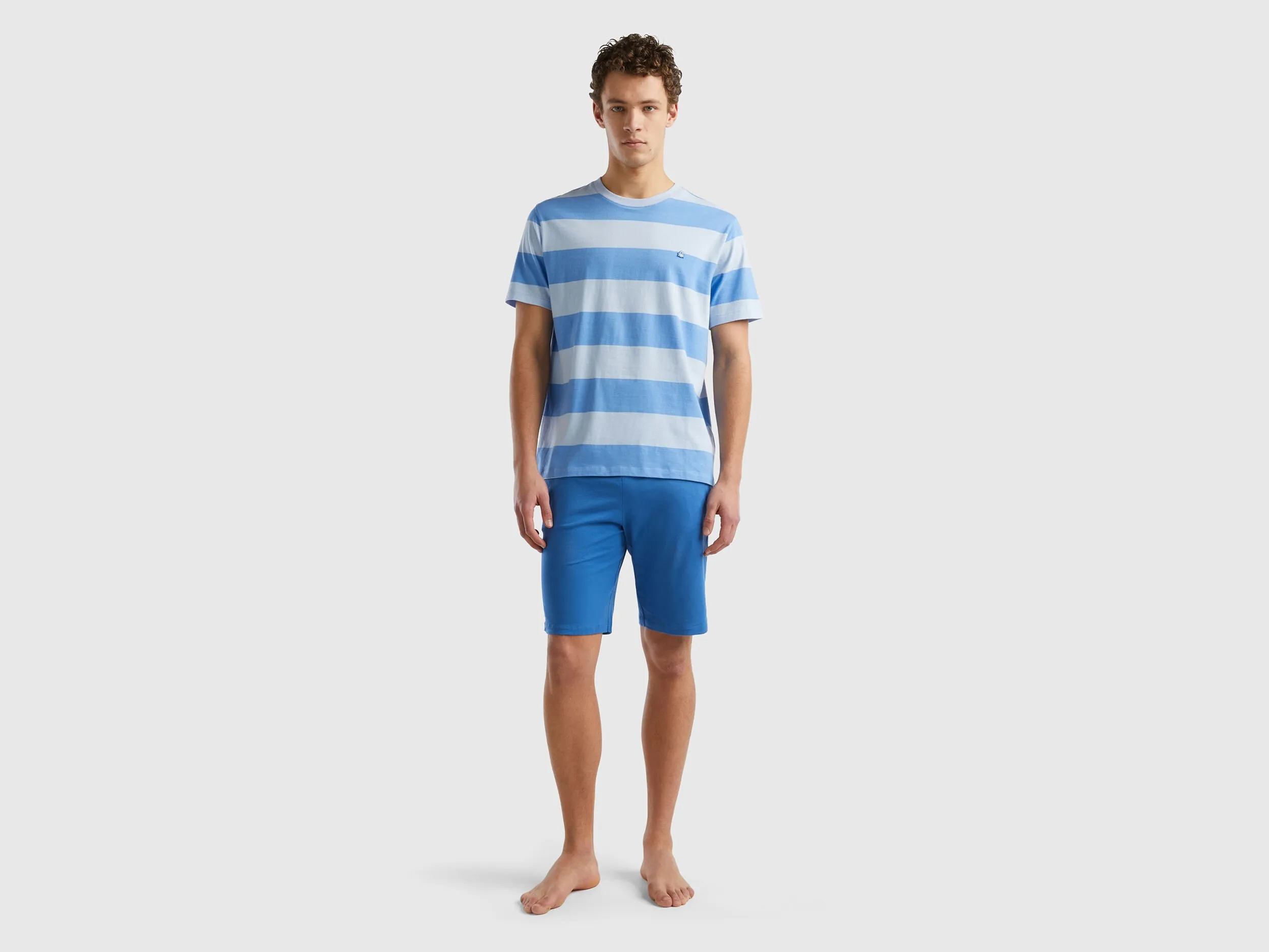 Pijama con camiseta de rayas