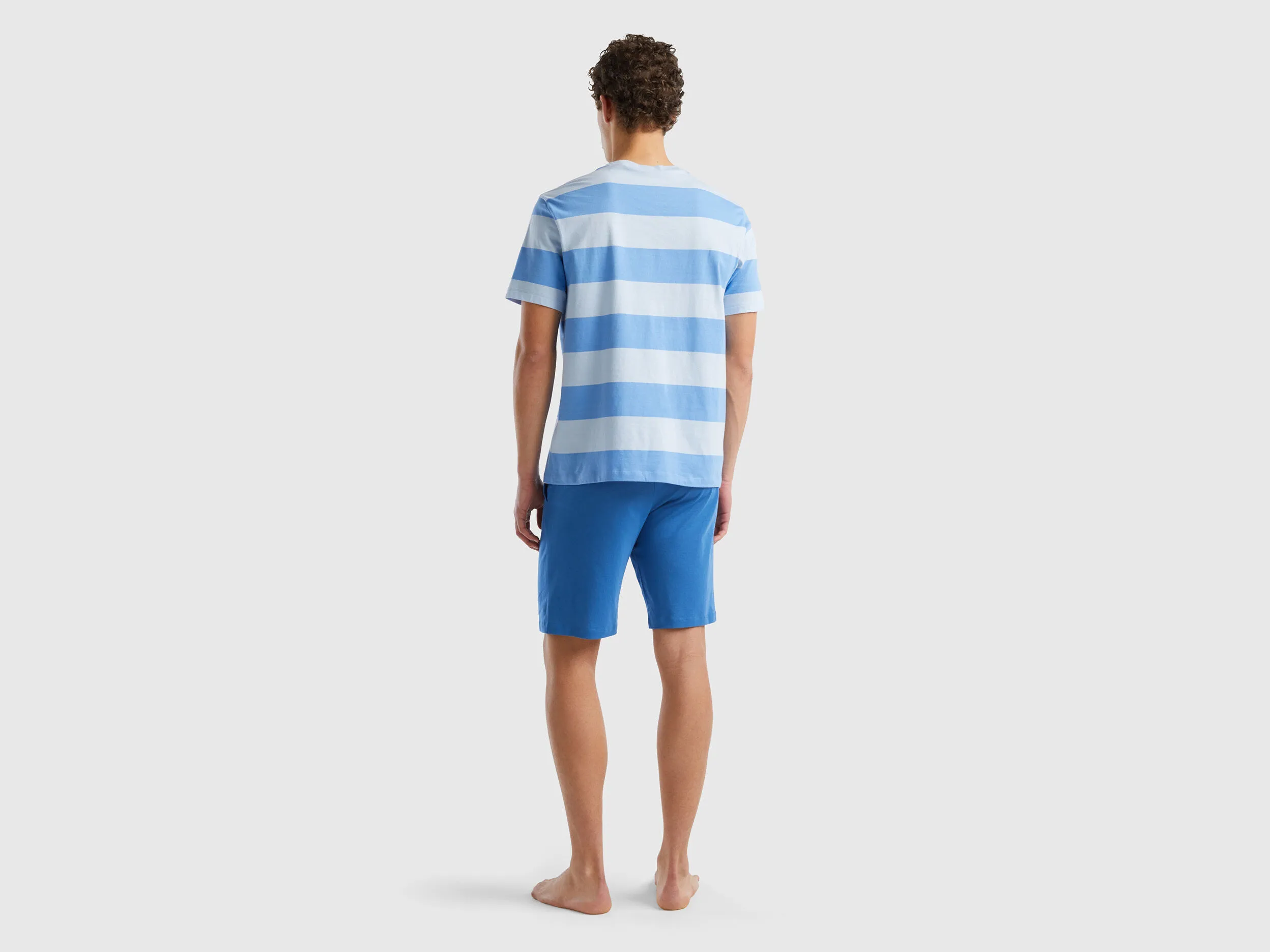 Pijama con camiseta de rayas