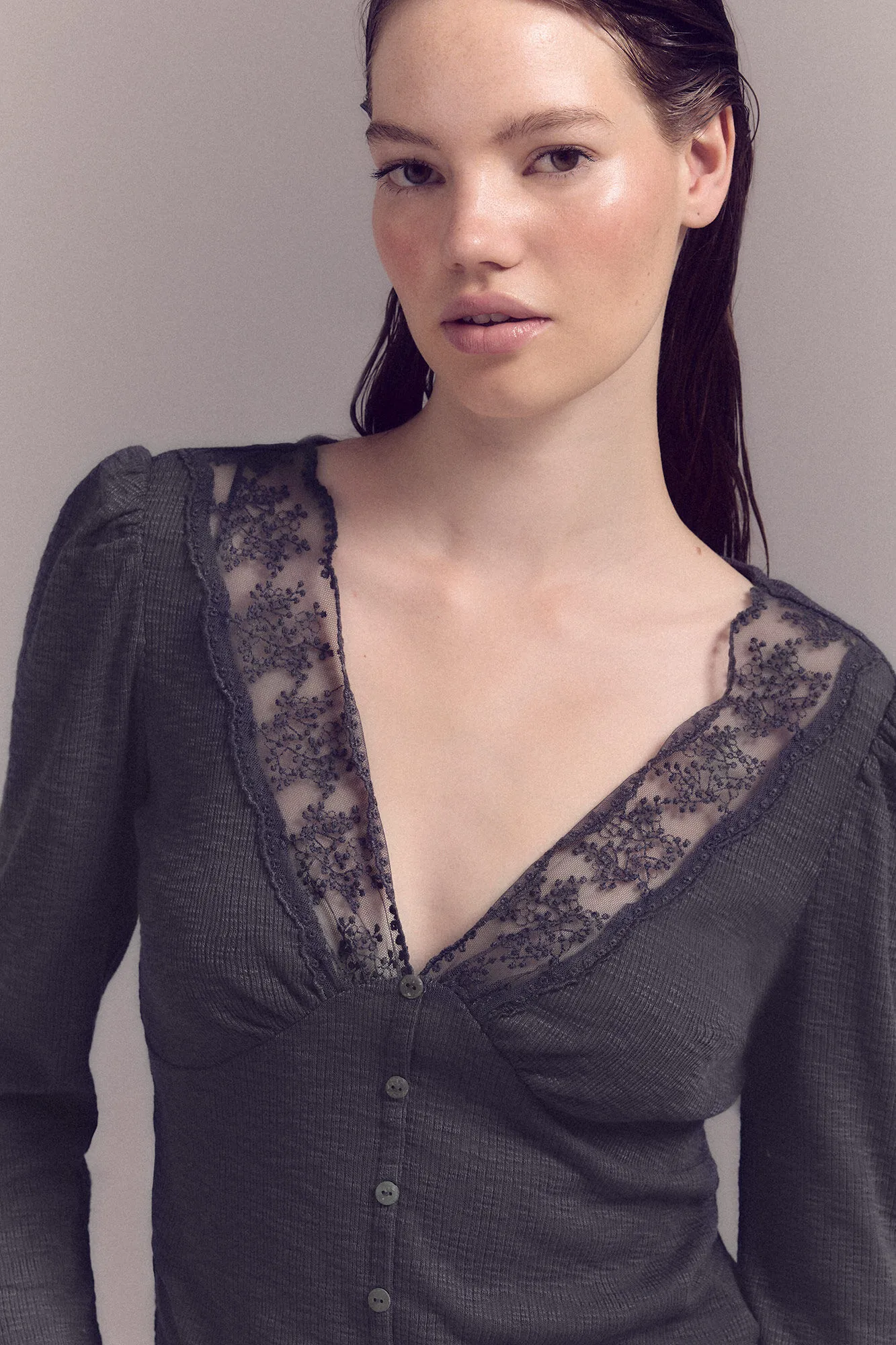 Slowlove Top con escote de blonda
