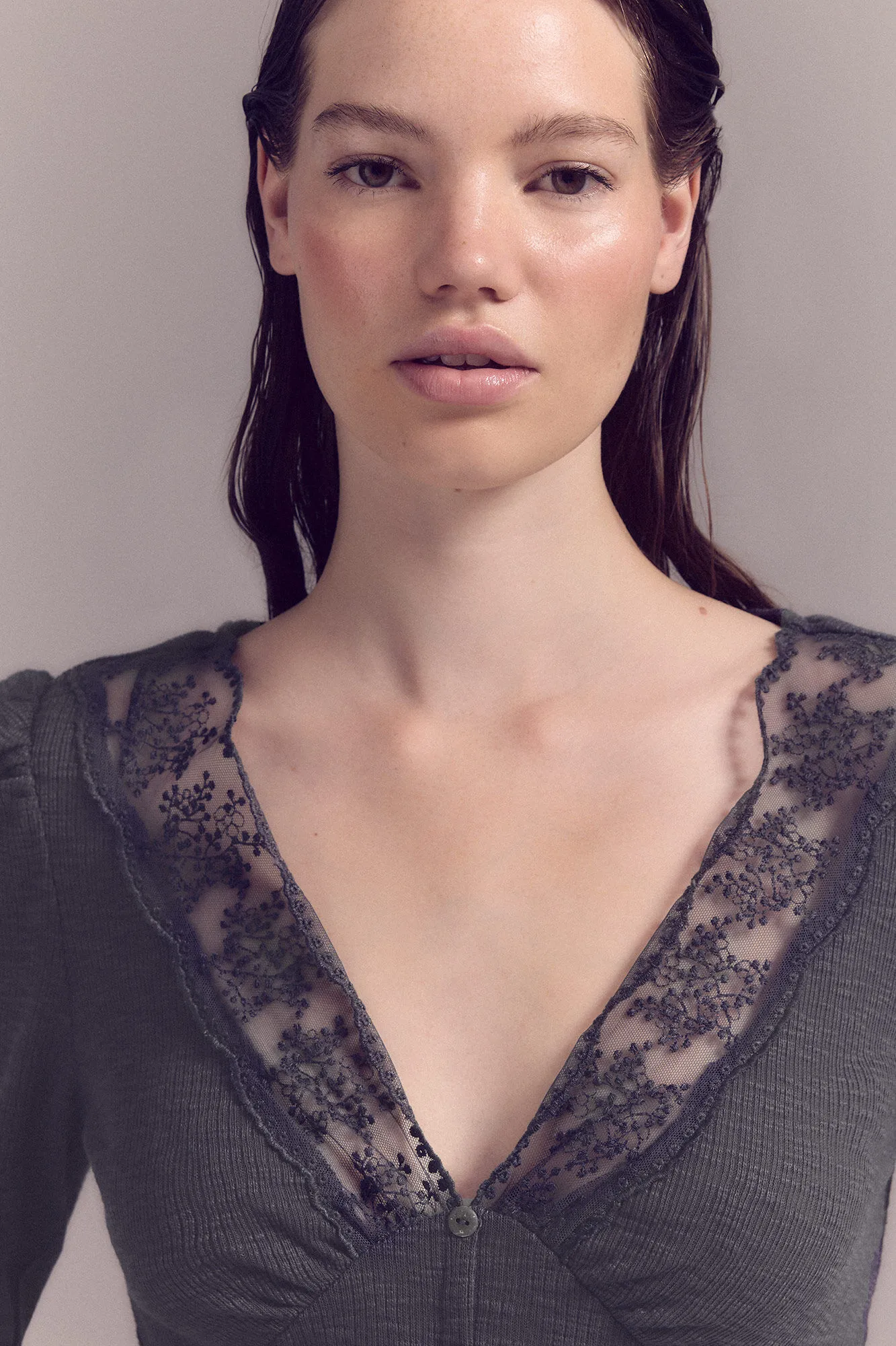 Slowlove Top con escote de blonda